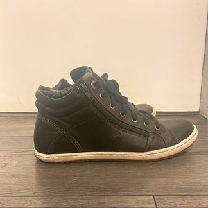 Taos Winner Sneaker